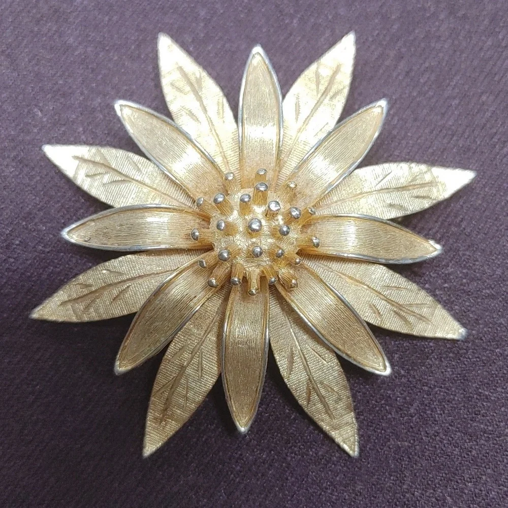 Kramer VTG Elegant Gold Flower Brooch